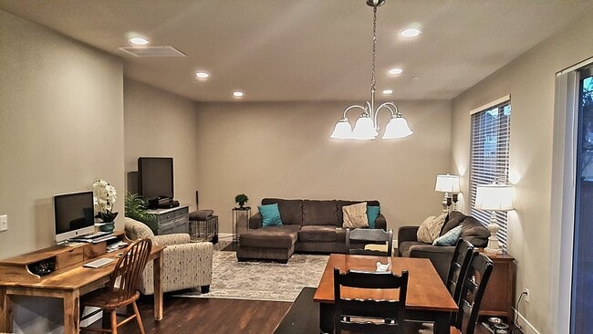 Foto del edificio - 1518 Onyx St SE