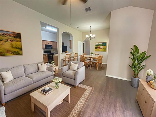 Foto del edificio - 2412 Ravenwood Ct