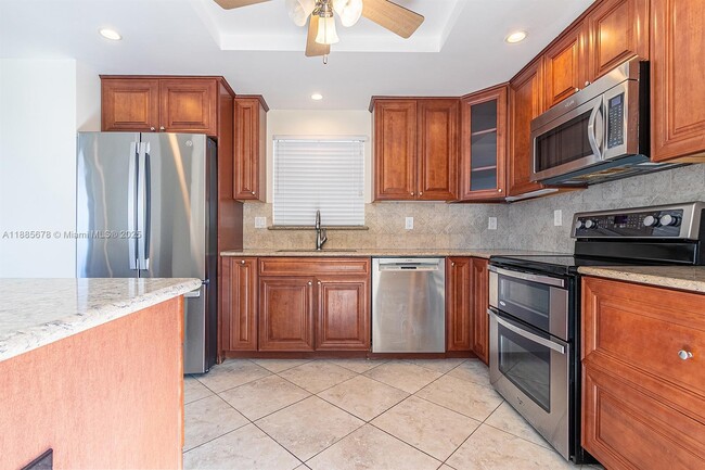 Foto del edificio - 121 Golden Isles Dr