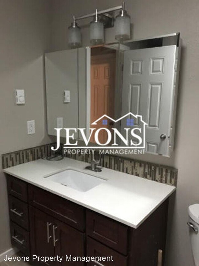 Foto del edificio - 3 br, 1 bath House - 4221 67th Ave W Unit A
