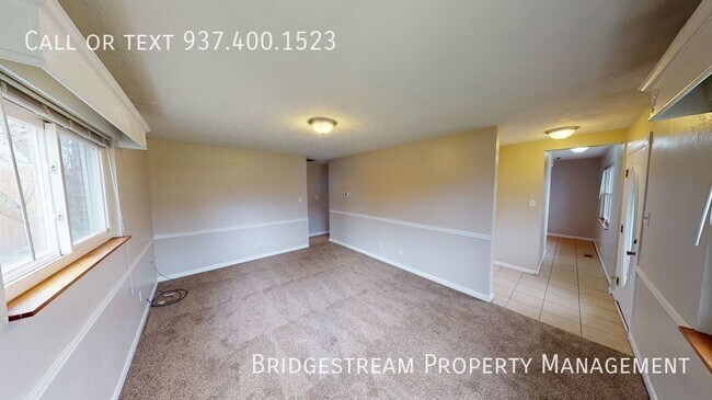 Building Photo - Spacious 3 bedroom, 2 full bath house with...