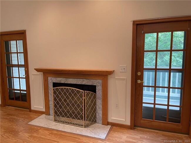 Building Photo - 33 Langdon Ct