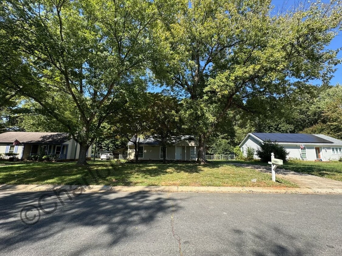 Primary Photo - Nice Ranch home in Mint Hill!