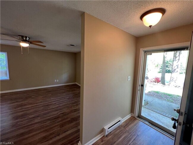 Building Photo - A Cozy 3 Bedroom, 2 Bathroom Home