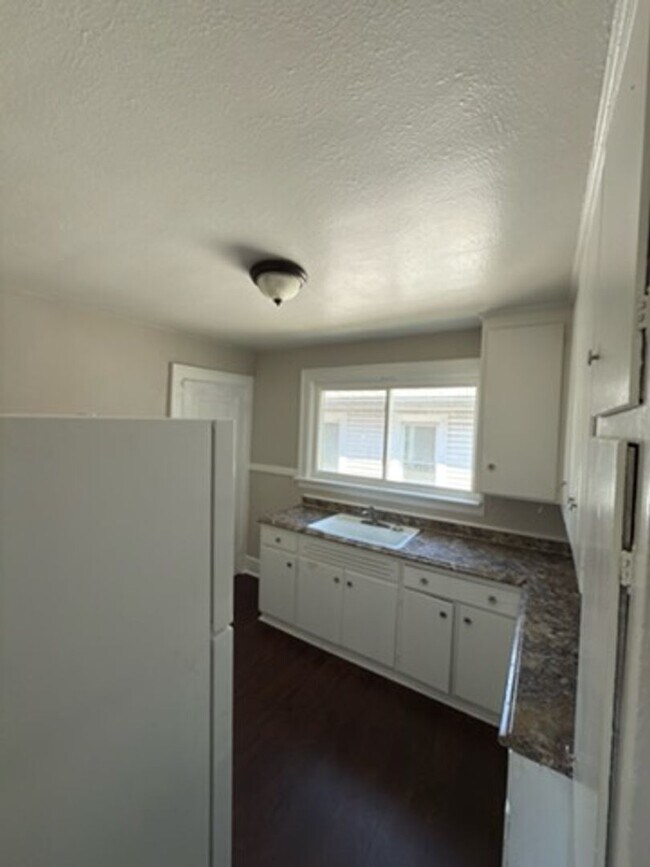 Foto del edificio - 15702 Cherrylawn St