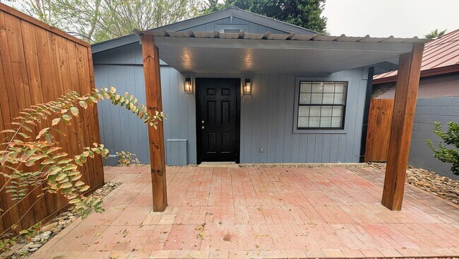 Building Photo - 1801 Cortez St