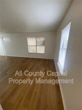 Building Photo - 829 Ken St