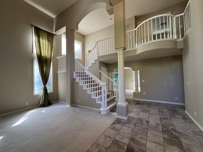 Building Photo - 127 Rassani Dr