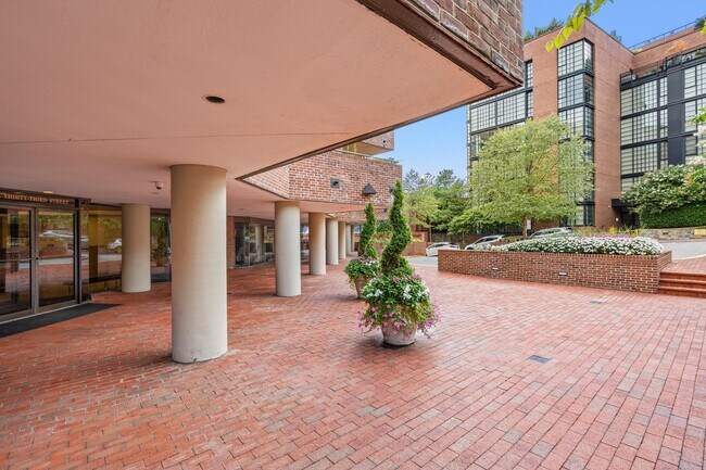 Foto del edificio - 1015 33rd St NW