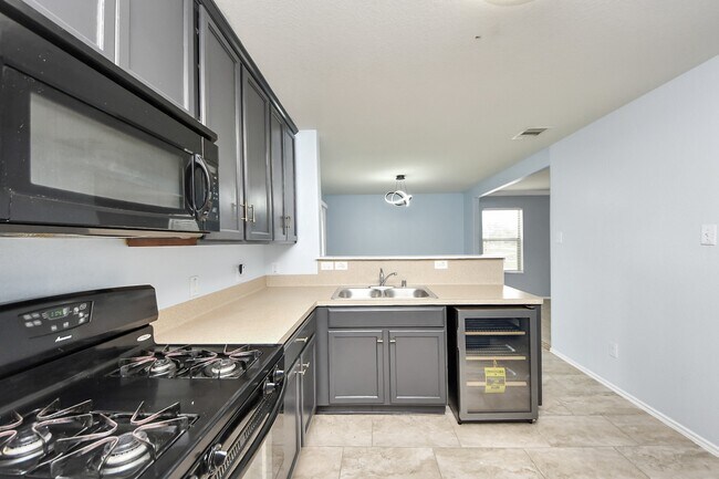 Foto del edificio - 12102 Helvick Cres Ave