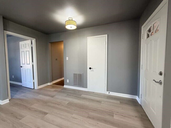 Foto del edificio - 7715 Catalina Ln