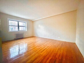 Building Photo - 1176 E 215th St