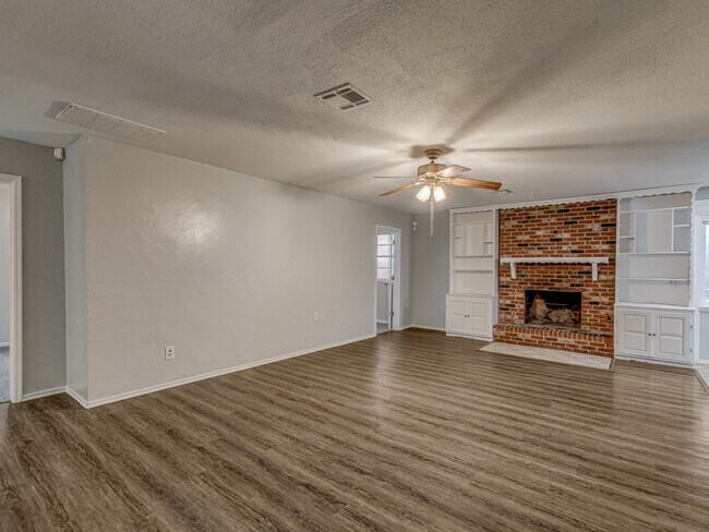 Foto del edificio - 108 Meadowbrook Dr