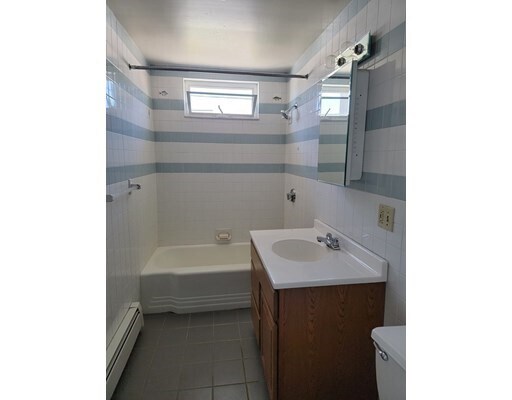 Building Photo - 5 Storrs St