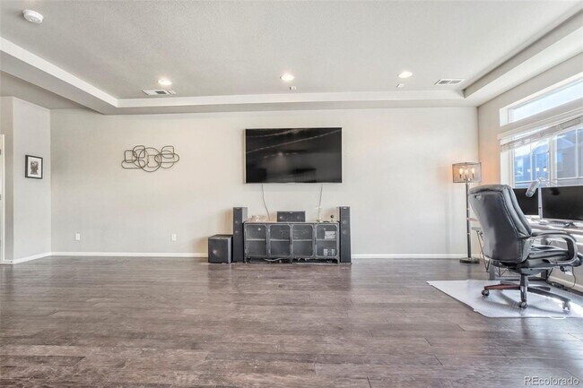 Building Photo - A Gorgeous 3 Bed 3 Bath Home in Desirable ...