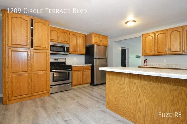 Foto del edificio - 1209 Circle Terrace Blvd NE