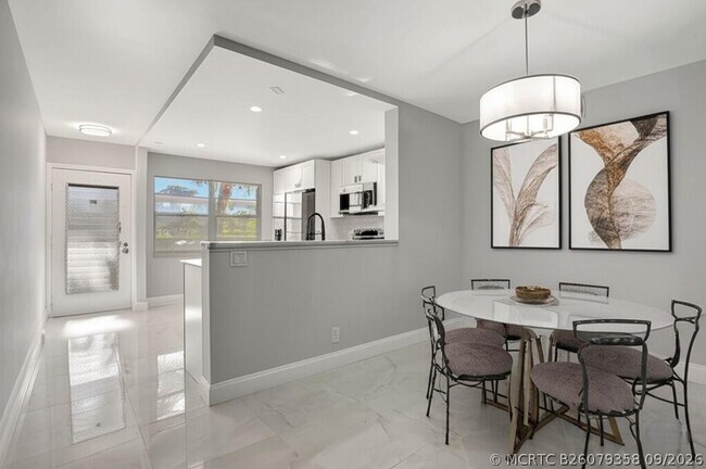 Building Photo - 2202 Lucaya Bend