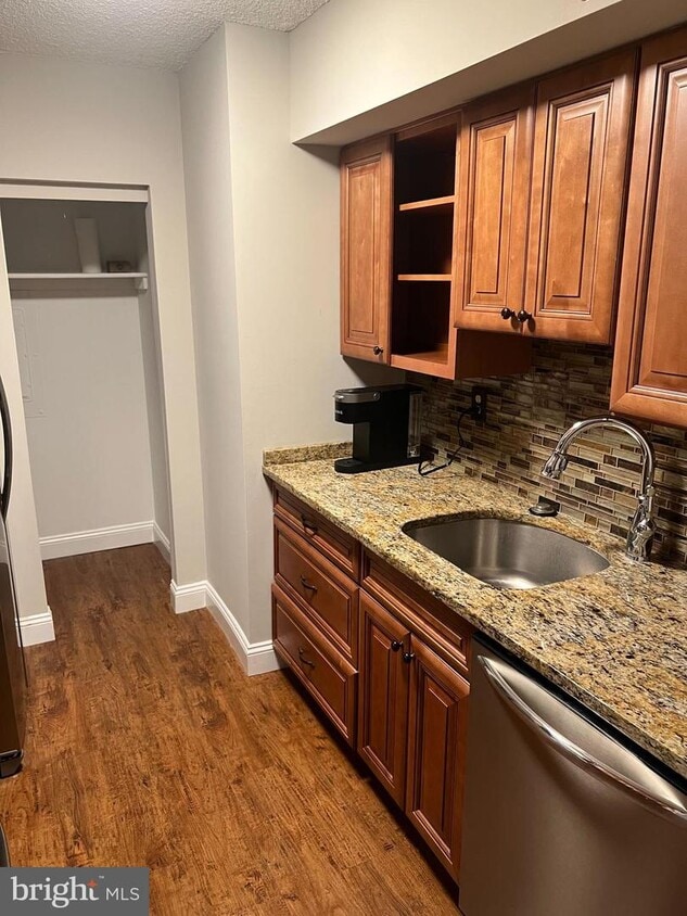 666 W Germantown Pike Unit 2205, Plymouth Meeting, PA 19462 Room for