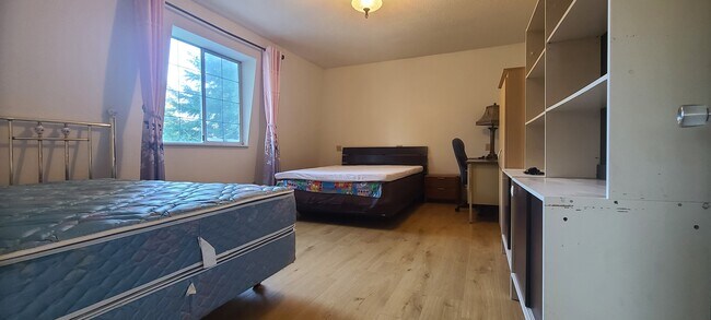 Building Photo - 2299 169 St