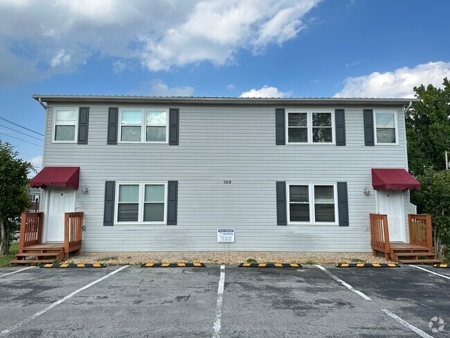 Building Photo - 755 Chestnut Ave