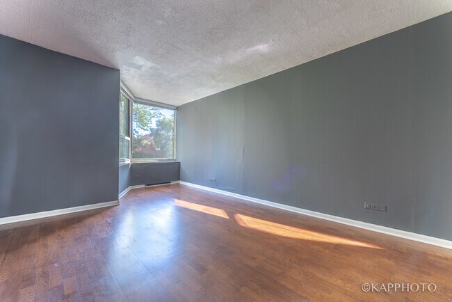 Building Photo - 720 W Gordon Terrace