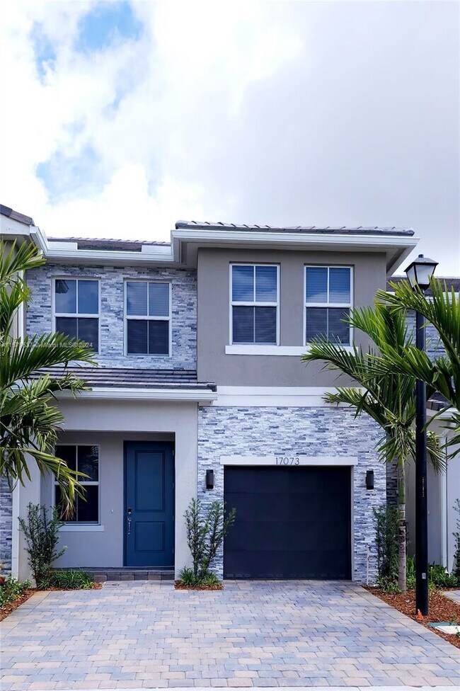Foto del edificio - 17073 SW 1st St