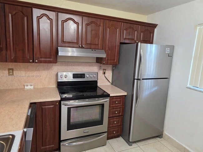 Foto del edificio - 3252 Foxcroft Rd