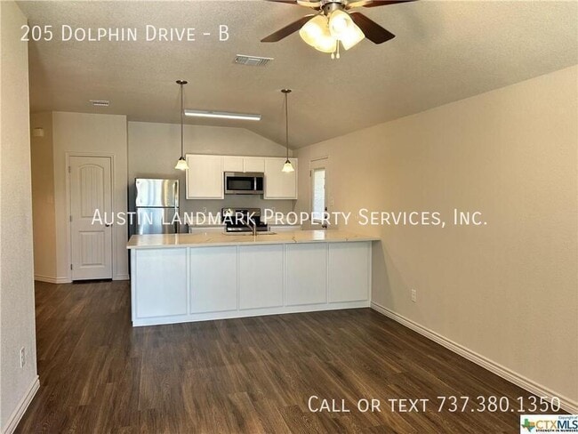 Building Photo - 205 Dolphin Dr
