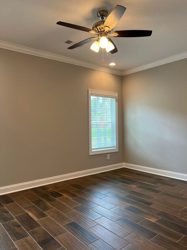 Foto del edificio - Available Fall 2026!