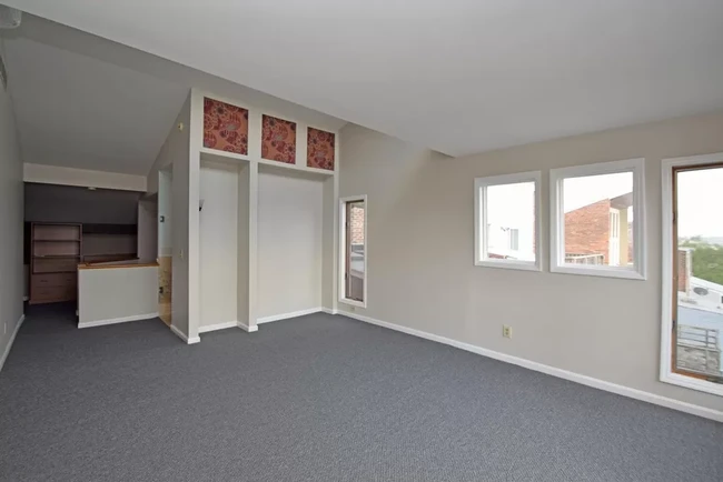 Spacious master suite! - 59 Mulberry St