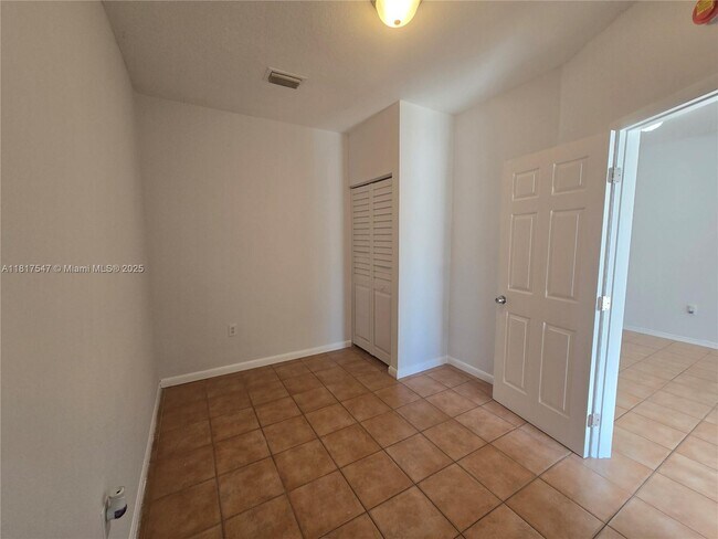 Foto del edificio - 1627 SE 30th St