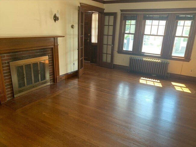 Building Photo - 65 Tyndale St