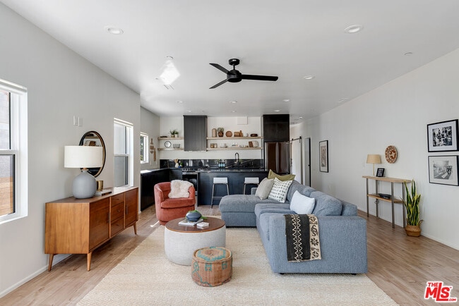 Building Photo - 843 N La Fayette Park Pl