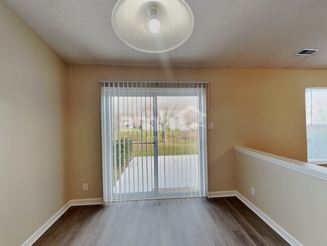 Building Photo - 1740 Brookview Dr