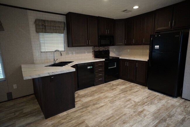Foto del edificio - Spacious 2020 Clayton Home Awaits You just 1 mile to JSU!