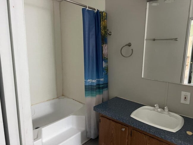 Foto del edificio - 834 N Main St