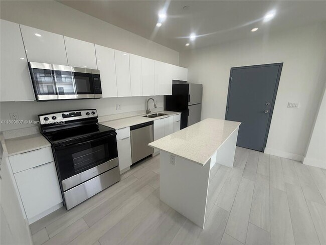 Foto del edificio - 879 E 24th St