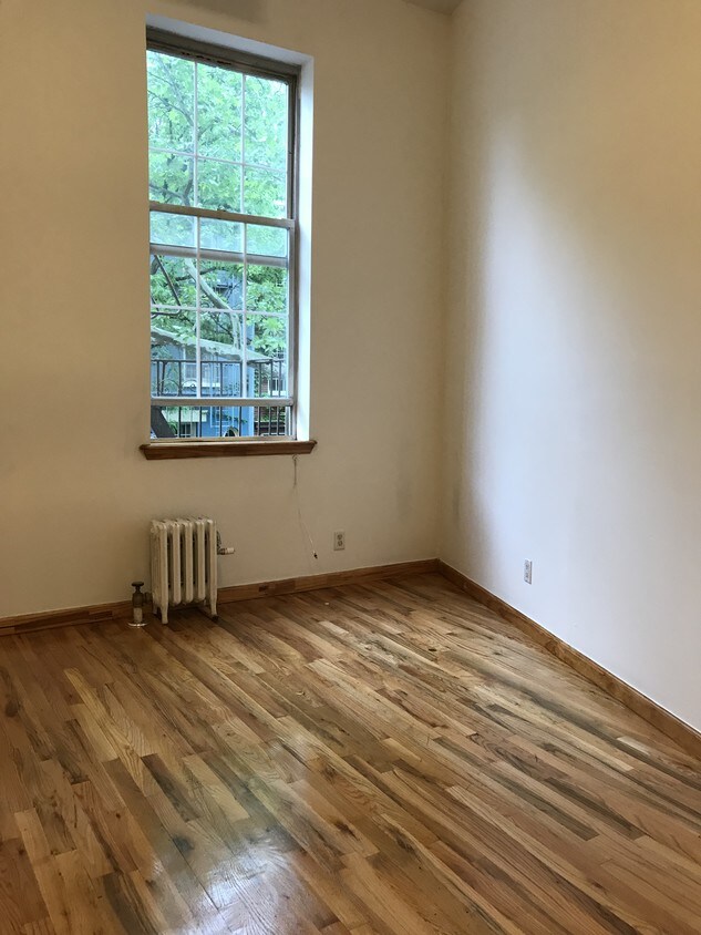 Primary Photo - 301 W 11th St