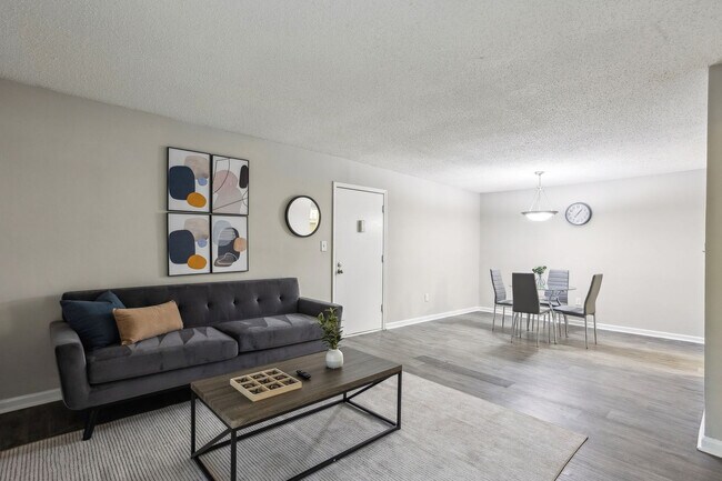 Building Photo - 1800 Lantern Ridge Dr