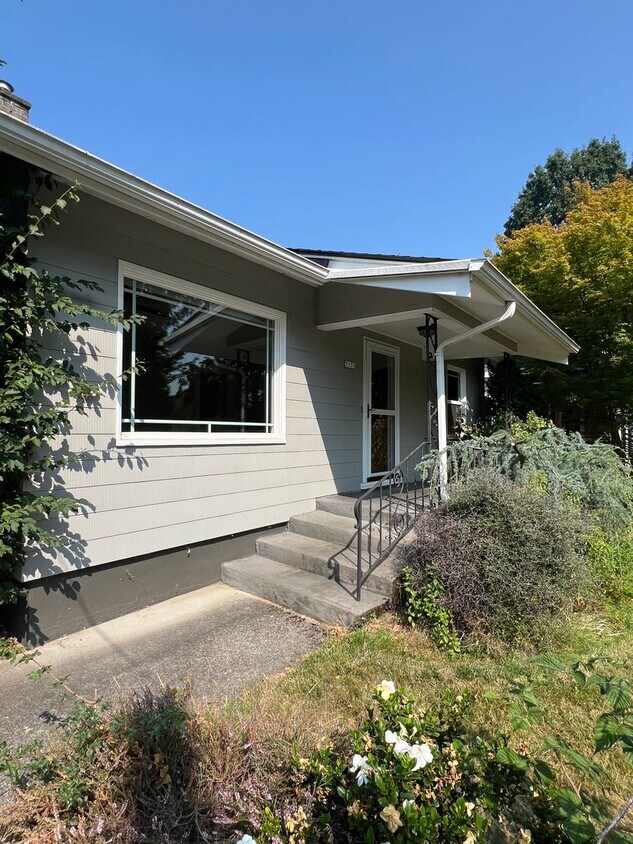 Classic 2 bedroom bungalow in Sellwood - Classic 2 bedroom bungalow in Sellwood