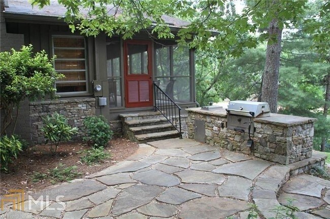 Building Photo - 4845 Amal Ln