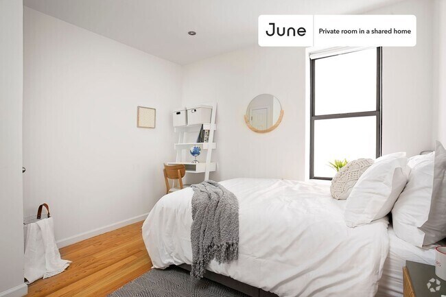 Building Photo - Private bedroom in 4 bed/2 bath Home