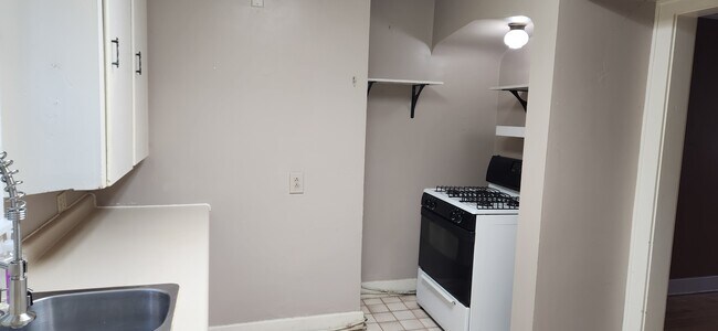 Kitchen - 2101 Ellis St
