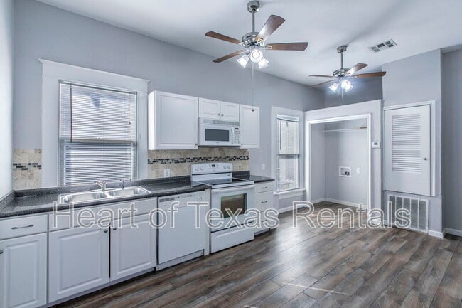 Foto del edificio - 609 Herring Ave