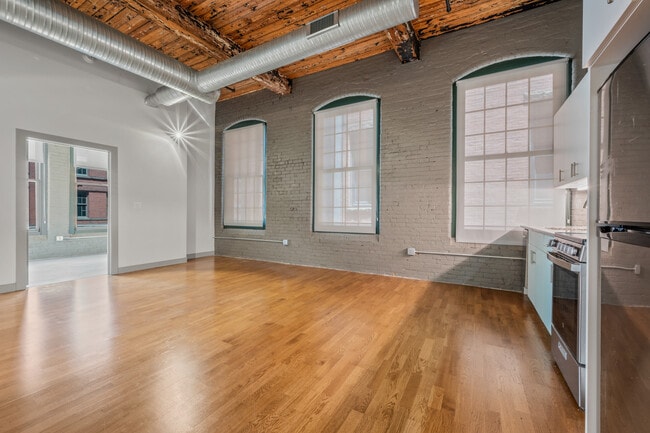 Building Photo - The Hartford Carriage House