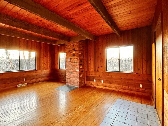 Foto del edificio - 2442 Red Hill Rd