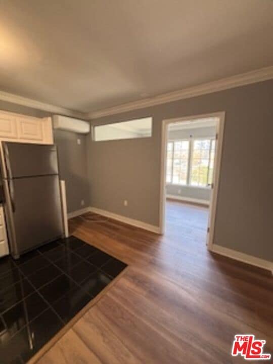 Building Photo - 6226 3/4-6224 De Longpre Ave