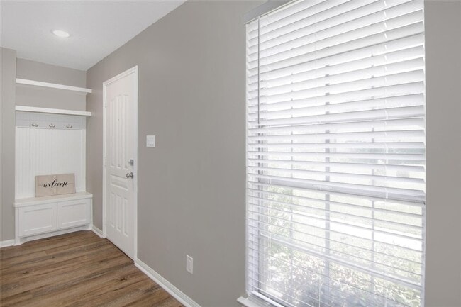 Photo - 2320 Shadowdale Dr Apartment