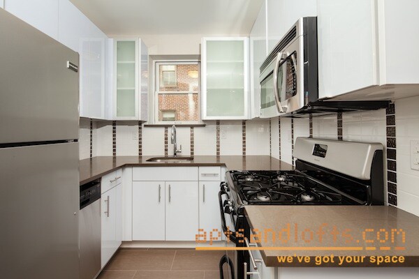 Building Photo - 1329 E 17th St