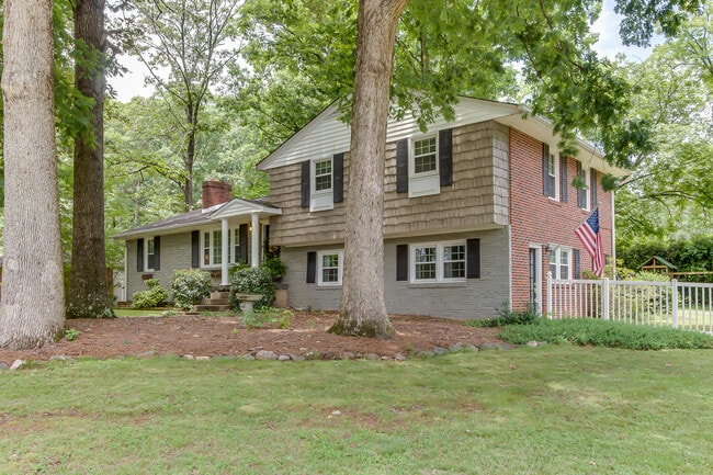 Building Photo - 413 Cherokee Dr